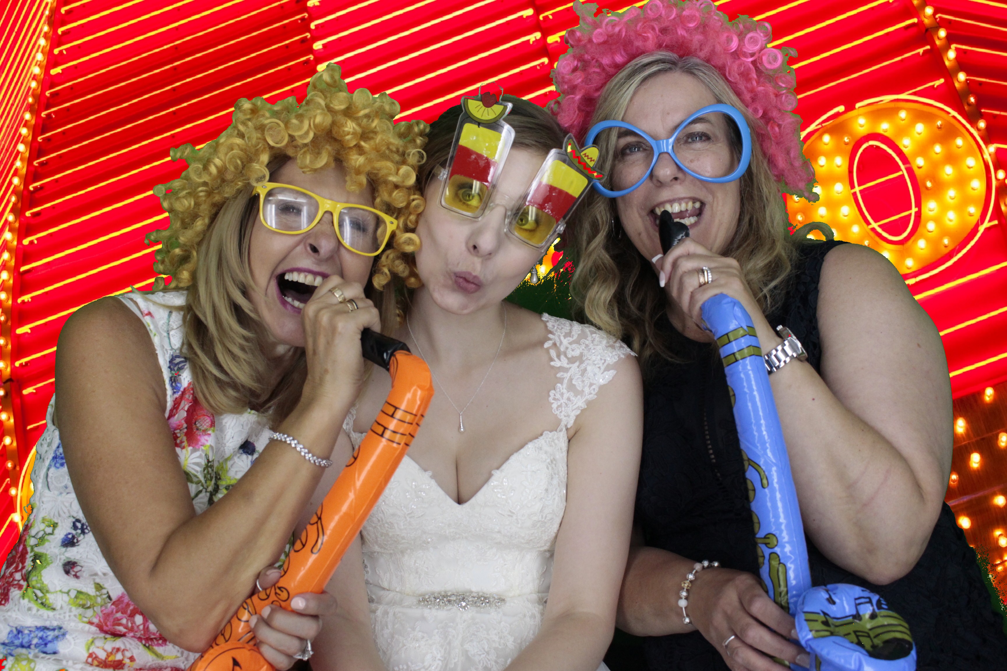 Mr & Mrs Brooks | View more photos from the event at gallery.myphotoboothexperience.co.uk/u/MyPhotoBoothExperienceLtd/Mr-Mrs-Brooks